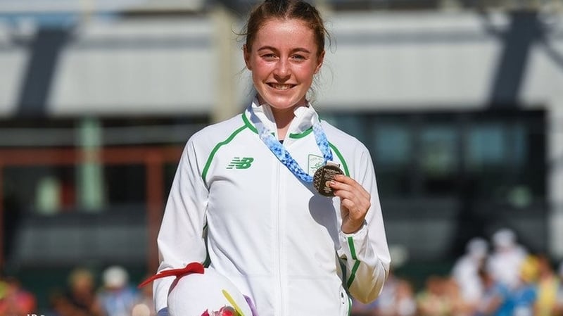 Sarah Healy with the prize (pic: Team Ireland Twitter)