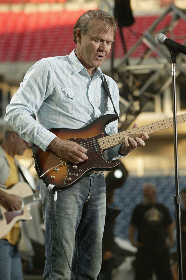 Glen Campbell performing at CMA Music Festival, 2004.