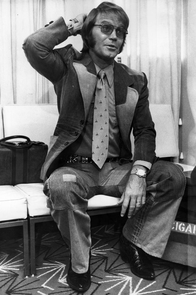 Glen Campbell at Perth Airport circa 1976.