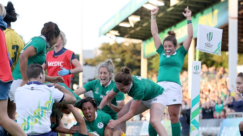 Sophie Spence touches down for Ireland's third try