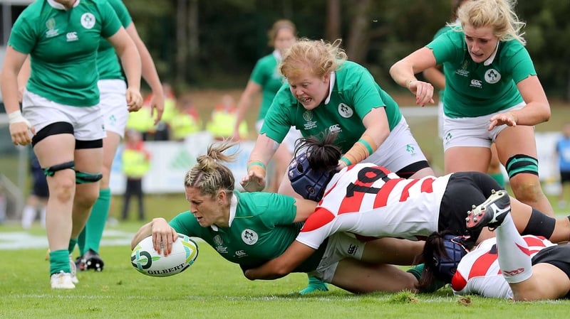 Alison Miller touches down for Ireland's first try