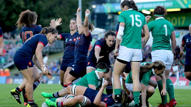 Romane Menager scores France's first try