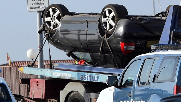 The car used in the attack is removed from the scene in Cambrils