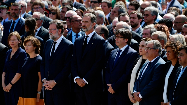 Spain's King Felipe VI (4thL), Spanish Prime Minister Mariano Rajoy (3rdL), President of Catalonia Carles Puigdemont (5thR) observe a minute's silence