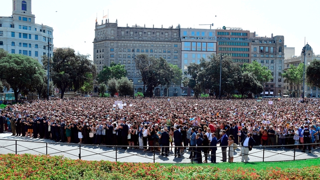 Officials and people applaud after observing a minute of silence for the victims of the Barcelona attack at Plaza de Catalunya