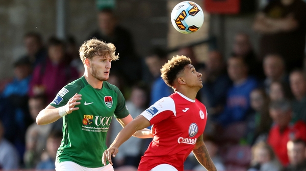 Kieran Sadlier and Tobi Adebayo-Rowling challenge for possession
