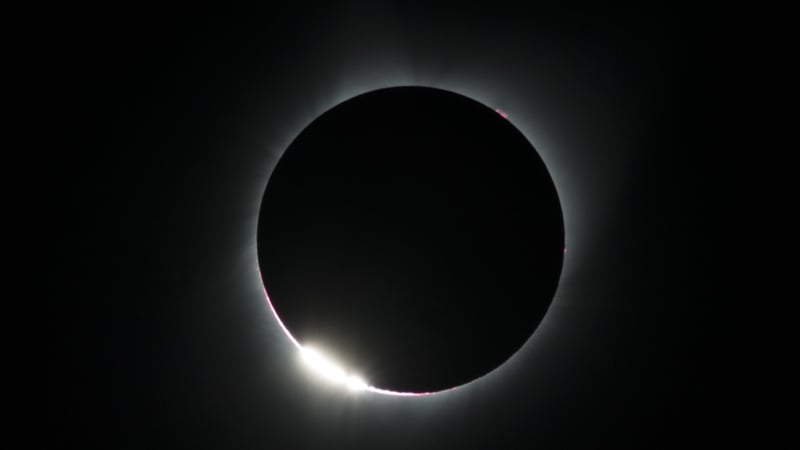 The diamond ring effect at Madras, Oregon