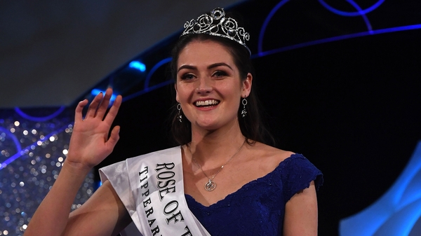 Jennifer Byrne is crowned Rose of Tralee 2017