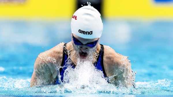 Mona McSharry eased into victory in the 200m breaststroke