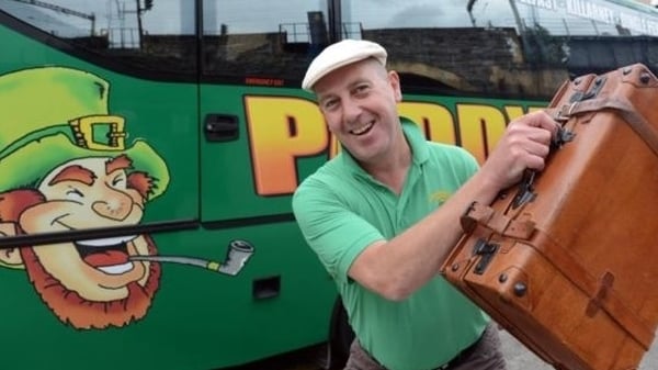 Busanna, Siopaí agus Aer Úr: Scéal Paddywagon Tours