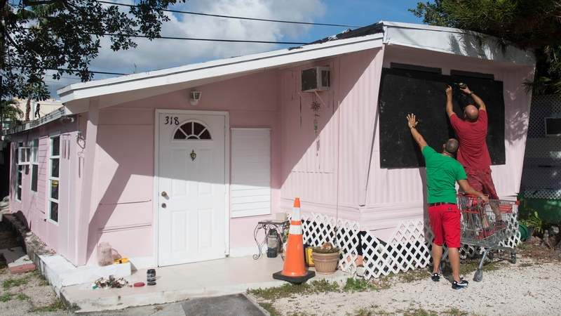 Áitritheoirí Florida ag réiteach don stoirm