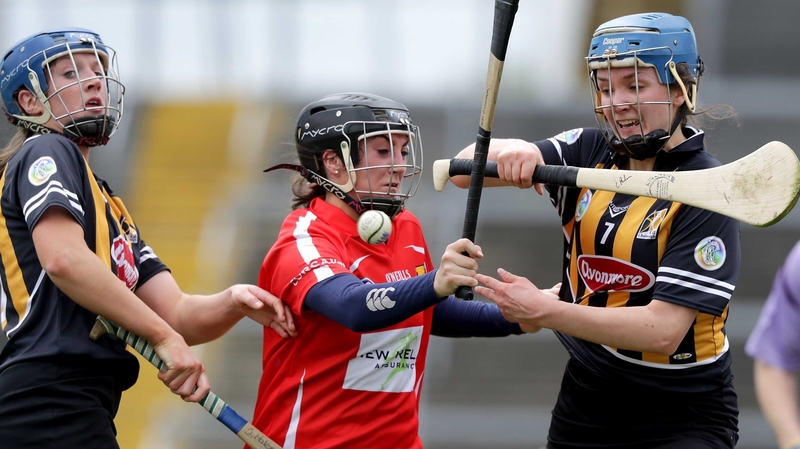 Cork's Amy O'Connor battles with Julianne Malone and Denise Gaule of Kilkenny