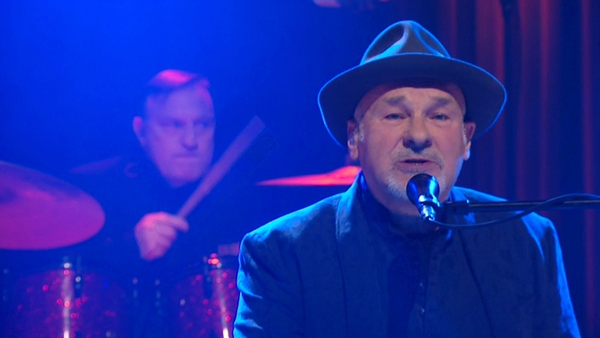 Paul Carrack and RTÉ's Cór Linn Perform 'The Living Years'