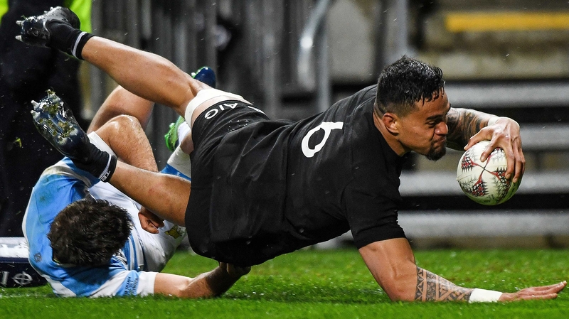 New Zealand's Vaea Fifita scores a try