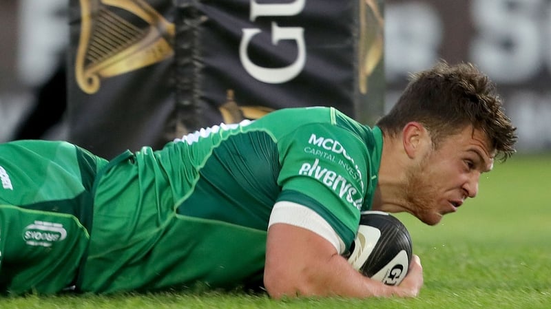 Tom Farrell dives over for a Connacht try