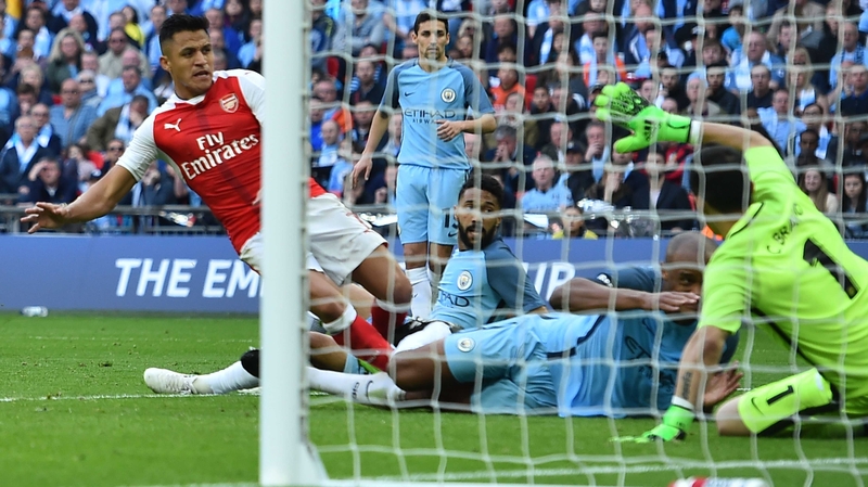 Claudio Bravo wants Alexis Sanchez at Man City