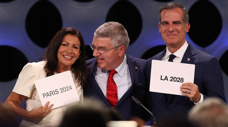 Paris Mayor Anne Hidalgo, IOC President Thomas Bach and Los Angeles Mayor Eric Garcetti