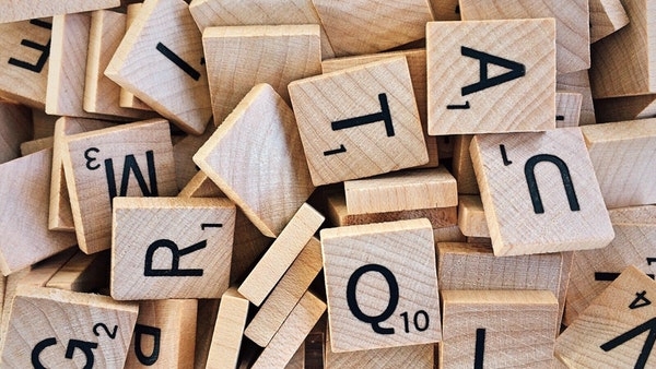 Togra 40 bliain: Teasáras nua Gaeilge-Béarla
