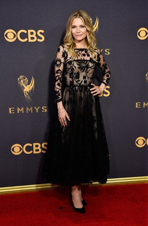 Michelle Pfeiffer looked phenomenal in Oscar de la Renta in 2017.