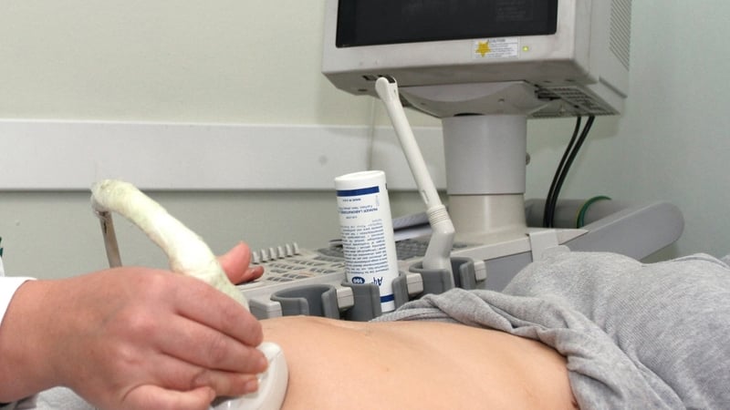 'Ultrasound scans predict the diagnosis of molar pregnancy in 73% of complete moles due to a characteristic "snowstorm" appearance on scanning but only predict 35% of partial moles.'