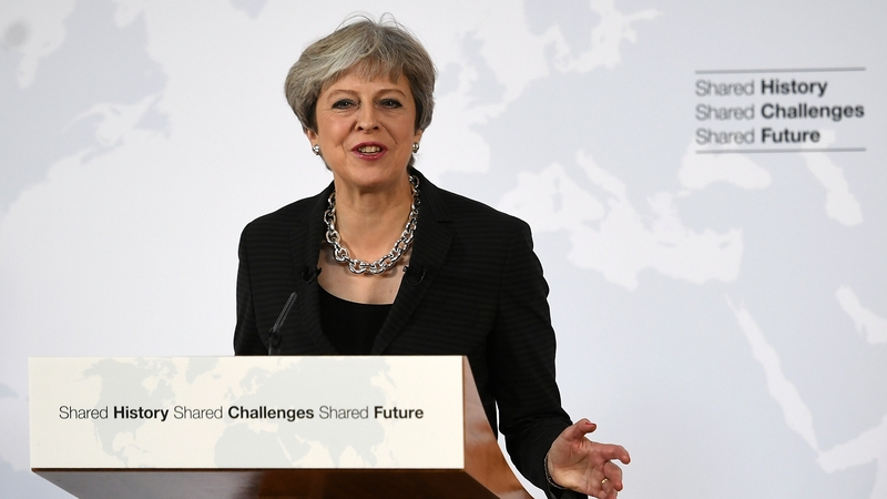 Príomh-Aire na Breataine Theresa May i bhFlórans