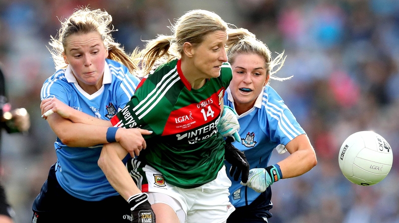 Dublin's Deirdre Murphy and Martha Byrne close down Cora Staunton