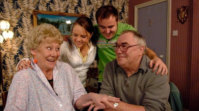 Coronation Street actress Liz Dawn, who played Vera Duckworth in the soap, has died, aged 77.