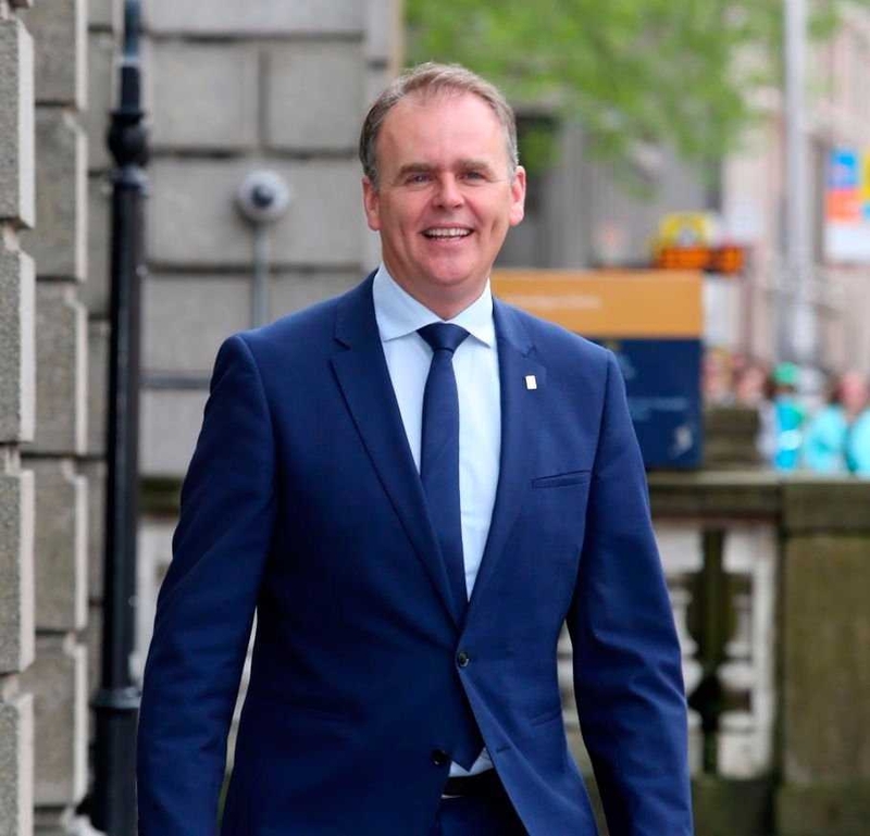 Líon íseal iarratais ar dheontais ó Ghaeltachtaí na Mumhan.