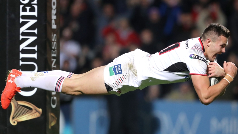 Jacob Stockdale scores what proved to be the winning try