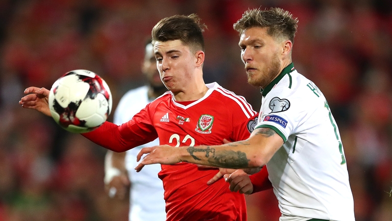 Jeff Hendrick battles for possession with Ben Woodburn