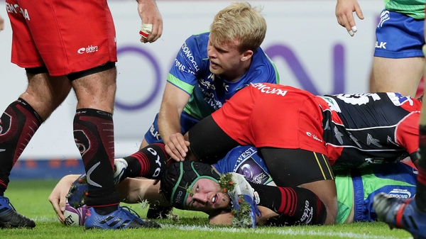 Eoin McKeon gets over the line for a try