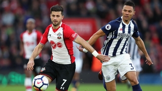 Shane Long (L) making his 100th Premier League appearance for Southampton
