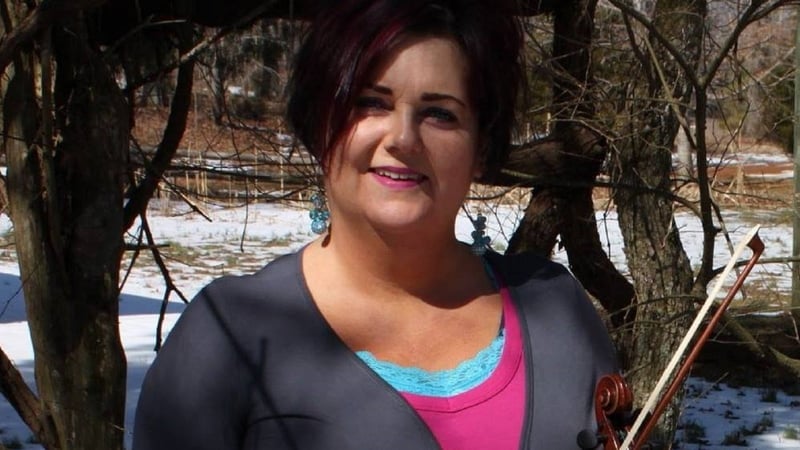 Éilís Crean celebrates the music of fiddle player and button accordionist Eddie Kelly on her new album, Searbh Siúcra (Bitter-Sweet).