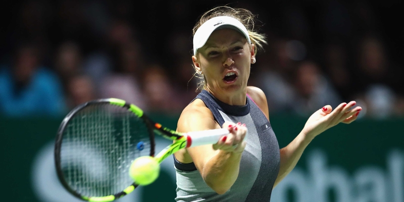 Caroline Wozniacki beat Simona Halep
