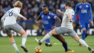 Wes Morgan tries to get Leciester City moving against Everton