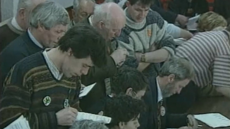 Tallymen, óir nach bhfuil bean le feiceál ina measc, ach is ann do na Tallymná, chomh maith.