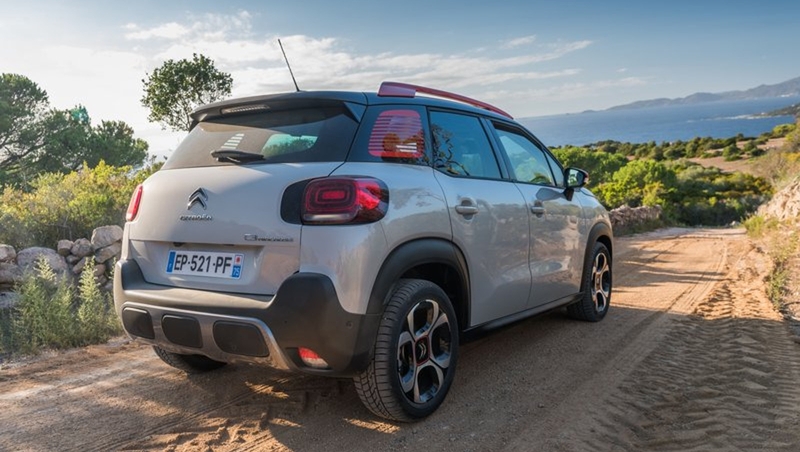 The C3 Aircross goes on sale with a starting price of €20,695 thus giving the Kia Stonic - with better standard equipment a competitive edge.