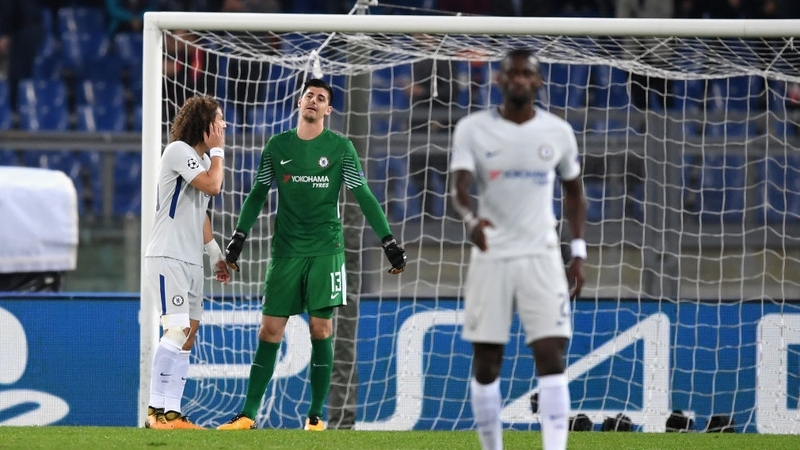 Thibaut Courtois and David Luiz argue after Roma's second goal