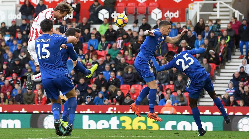 Peter Crouch nods home the leveller