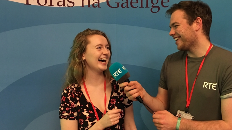 Cian agus Sophie a bhí ag obair ag an Oireachtas