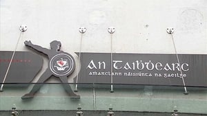 Cuid den dream a bhí ag ócáid sa Taibhdhearc aréir nuair a bronnadh Gradaim Foilsitheoireachta an Oireachtais. show image