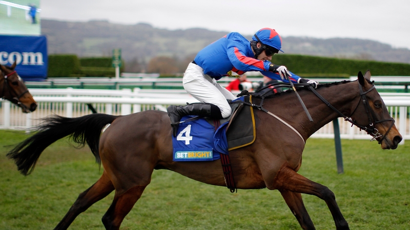 Splash Of Ginge dug deep to claim the feature at Prestbury Park