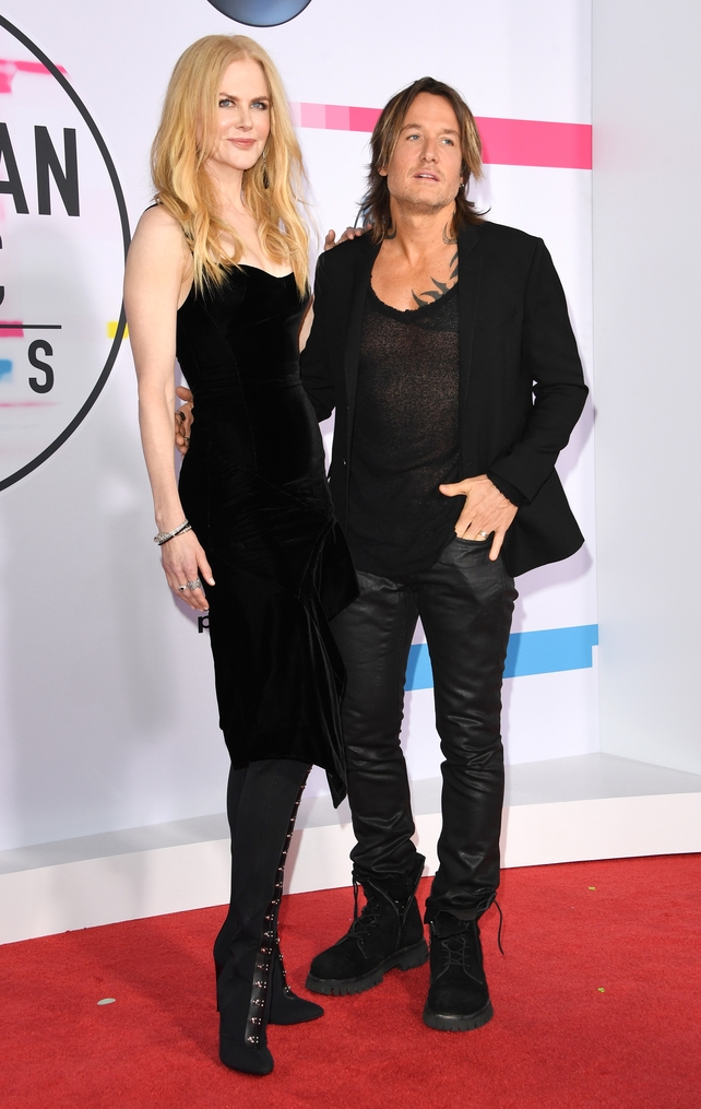 Nicole Kidman and Keith Urban went for an all-black look at the AMAs. Nicole wore an Olivier Theyskens dress and Giuseppe Zanotti boots.