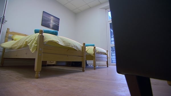 The total number of people in emergency accommodation in August was 9,527