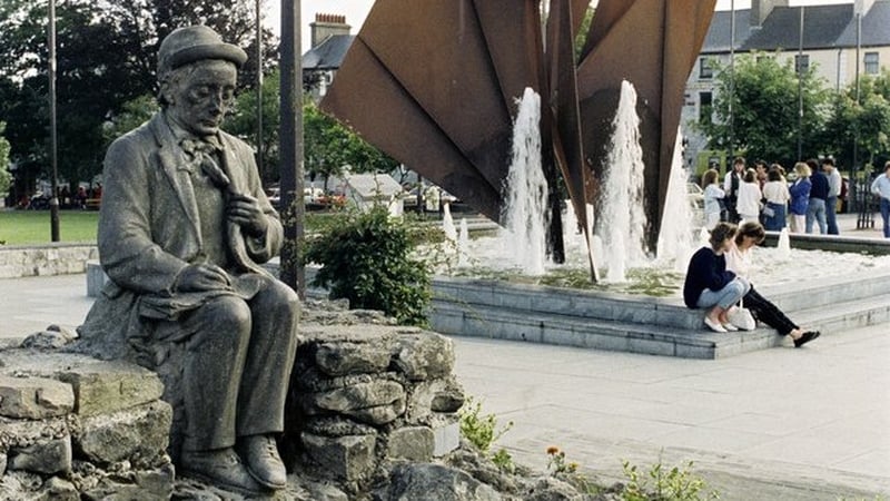 A replica has been made of the original Pádraic Ó Conaire statue that sat in Galway's Eyre Square
