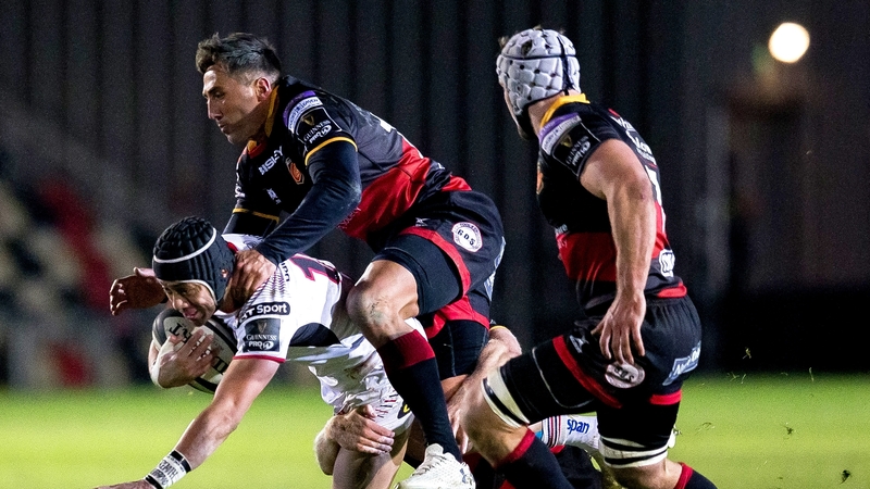 Christian Lealiifano is tackled by Gavin Henson