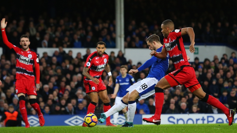 Gylfi Sigurdsson fired hom Everton's opener