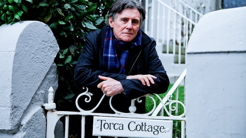 Gabriel Byrne pictured outside George Bernard Shaw's childhood home in Dublin.