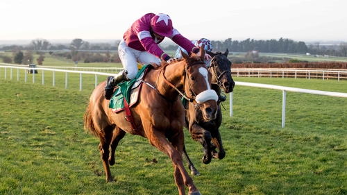 Samcro takes aim at the Ballymore Novices' Hurdle