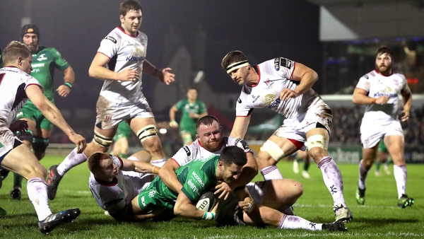 Tiernan O'Halloran gets over for Connacht's third try of the first half